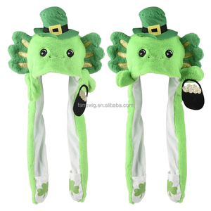 Gorro de peluche de axolote con orejas saltarinas y diseño de trébol para el Día de San Patricio - Product Image 1