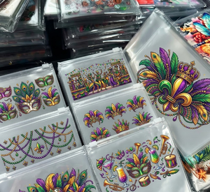 Film de transfert DTF personnalisé pour la fête de Mardi Gras, violet, vert, or, masque de mascarade, plumes, autocollants thermocollants pour cadeaux - Product Image 1