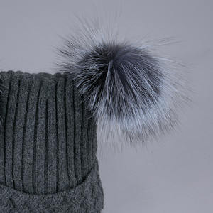 <span class=keywords><strong>Bonnet</strong></span> tricoté d'hiver en gros Chapeaux en laine mélangée personnalisés avec oreilles de chat pour femmes Chapeaux d'hiver avec doublure en polaire avec <span class=keywords><strong>deux</strong></span> pompons en fourrure - Product Image 5
