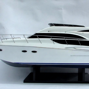 Modèle de bateau en bois artisanal peint Princess 56 Flybridge - GIA NHIEN Décoration nautique européenne pour la maison, cadeau original - Product Image 1