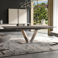 Table à manger pliable 6 places, design moderne et luxueux, pieds en métal, plateau en céramique, verre trempé.