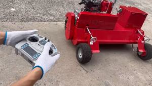 2025 tendencia Control remoto Robot Turf Brush Peinar césped <span class=keywords><strong>artificial</strong></span> potente cepilladora para campos <span class=keywords><strong>de</strong></span> fútbol - Product Image 2