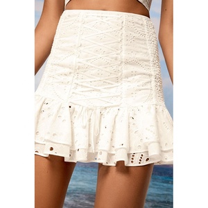 Ensemble avec corset et jupe en coton brodé pour femme - Product Image 2