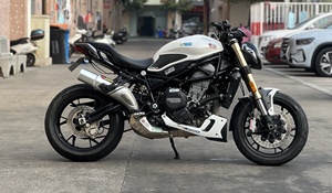Moto <span class=keywords><strong>de</strong></span> rue Benelli 752S 752cc à deux cylindres parallèles refroidis par eau, fourche avant avec <span class=keywords><strong>frein</strong></span> <span class=keywords><strong>Brembo</strong></span> et ABS - Product Image 2