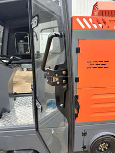 Balayeuse de sol électrique Renqi D19 autopropulsée, entièrement fermée, fonctionnant sur batterie, avec pistolet à brouillard - Product Image 6