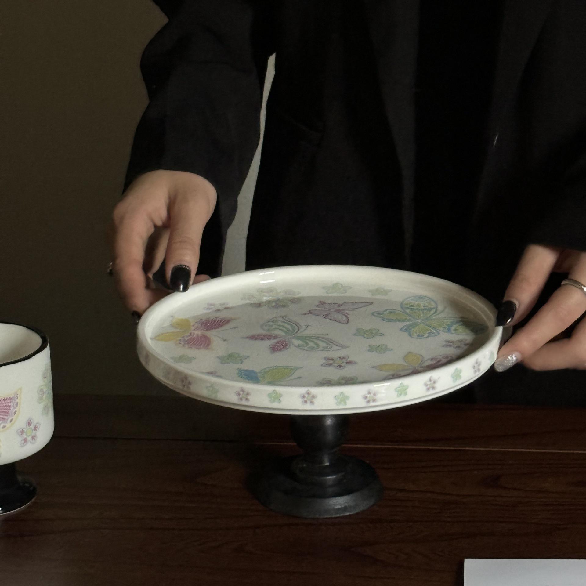 แผ่นขาสูงรูปผีเสื้อ