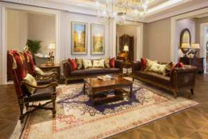Exclusivo Juego de Sofás para Sala de Estar Estilo Británico, Madera Maciza y Tapicería de Cuero con Accesorios de Latón Chapado en Oro e Incrustaciones de Madera - Product Image 5