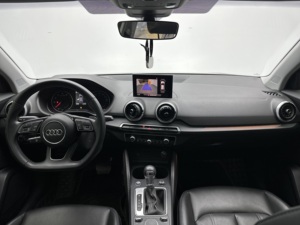 รถยนต์มือสอง <span class=keywords><strong>Audi</strong></span> Q2L ปี 2023 รุ่น 35 TFSI Dark Turbo R18 ผ้าหุ้มเบาะแบบแฟชั่น ดีไซน์ไดนามิก ระยะทาง 12,704 ไมล์ เครื่องยนต์ 2.0T 150 แรงม้า พวงมาลัยซ้าย - Product Image 4