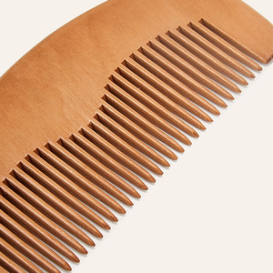 Peine de luna de mango largo de madera de hierba natural herramienta de cuidado del cabello antiestática y antipérdida de cabello para cabello liso uso en hoteles tipo láser - Product Image 4