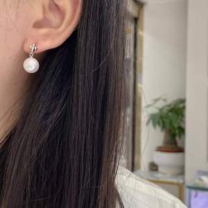 Pendientes colgantes florales de plata de ley con cuatro cuentas y perlas de agua dulce Edison de 10-11 mm de alto brillo para mujer - Product Image 6