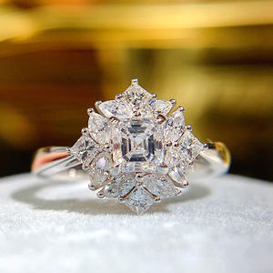 Anello con Diamante Taglio Princess F1444 in Oro Bianco Naturale Colore D Classico Anello di Fidanzamento da Donna - Product Image 6