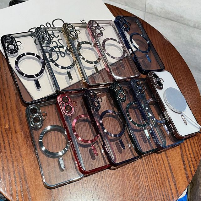 Waterproof Shockproof TPU Magnetic Suction Mobile Phone Case with Phone Grip for 16 and for Models