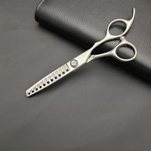 Tijeras profesionales para adelgazar el cabello, modelo Fishbone 440C, de 6 pulgadas, para estilistas, uso en belleza, para diestros. - Product Image 3