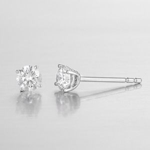 Boucles d'oreilles classiques en platine PT950 avec moissanite ronde brillante de 0,3 ct |   Moissanite de clarté VVS, taille brillant rond, pour mariage - Product Image 1