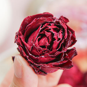 شاي الورد الأسود الأحمر الفاخر من يونان من YLZ، غني بالأنثوسيانين، ورد صالح للأكل برائحة غنية، معلب للبيع بالجملة لجمال البشرة - Product Image 5