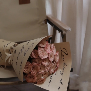 Papel de Regalo con Diseño de Flores de Periódico Inglés Pintado a Mano LUCIA, Papel Glassine Grueso Retro Impermeable para Ramos de Rosas - Product Image 6