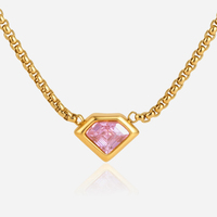 Collier pendentif en acier inoxydable plaqué or 18 carats de style classique, design original J&D, avec zircone cubique rose en forme de diamant