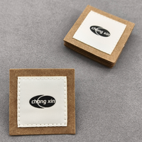 Étiquettes personnalisées en papier kraft double face, écologiques, sérigraphiées pour jeans, vestes, étiquettes à coudre pour vêtements, vente en gros OEM