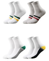 Vente en gros de chaussettes de badminton épaissies de haute qualité respirantes et confortables à la mode avec logo personnalisé pour hommes professionnels
