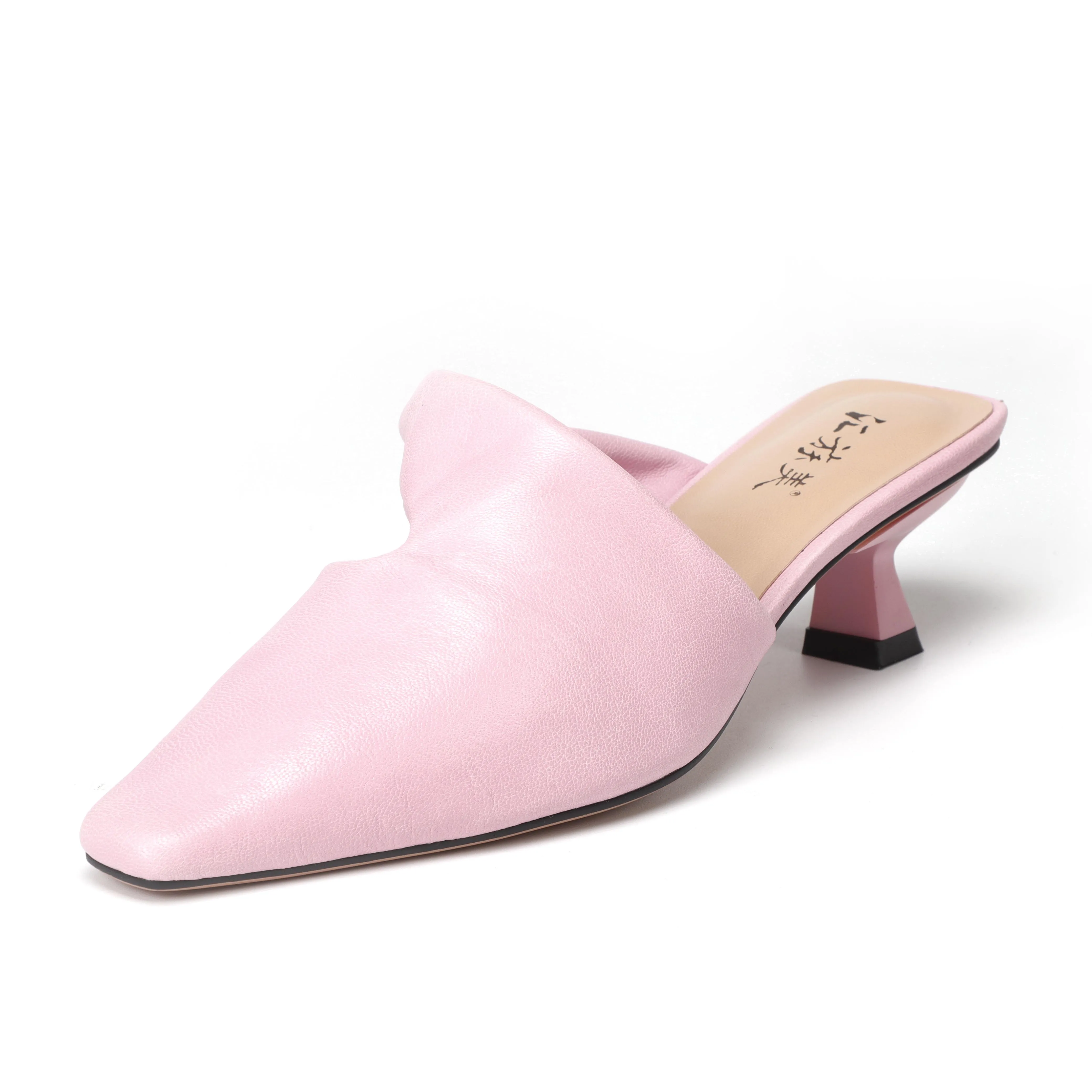 Guangzhou fábrica Design exclusivo hot vender dedo apontado moda couro sandálias saltos finos gatinho colina sapatos de salto alto chinelos
