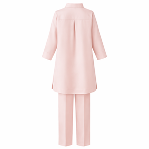 Set <span class=keywords><strong>Due</strong></span> Pezzi Personalizzato da Donna in Misto Lino e Cotone Rosa Pallido con Camicia con Colletto e Bottoni, Maniche con Polsini e Pantaloni a Gamba Dritta - Product Image 4