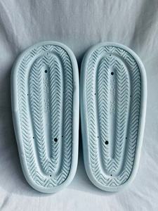 H012 Pantofole a forma di mucca in EVA antiscivolo per uso domestico, taglia 36-41, blu - Product Image 2