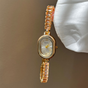 NA 06 Nouvelle montre à quartz pour femme avec boîtier en alliage, cadran ovale, affichage à aiguilles, écologique, tendance, Little Red Book TikTok Live - Product Image 2