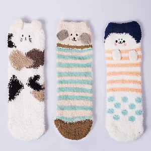 Nouveau femmes floue <span class=keywords><strong>chat</strong></span> imprimé oreilles pliées <span class=keywords><strong>chaussette</strong></span> hiver moelleux doux pantoufle maison dormir mignon Animal confortable chaussettes chaudes pour les filles - Product Image 2