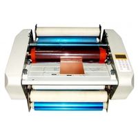 Laminateur de film, machine à film sec pour circuits imprimés. Machine à film sec pour circuits imprimés