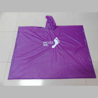 Poncho de pluie réutilisable personnalisé imprimé PVC en plastique Cadeaux imperméables en plastique imperméable complet pour adultes Poncho de pluie imperméable