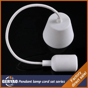 Plafonnier moderne simple avec roseau de plafond en plastique, câble électrique en tissu coloré, support de lampe en silicone E27 - Product Image 3