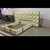 Modernes Premium Chesterfield Lederbettgestell in Dubai-Größe mit Großem Kopfteil für Schlafzimmermöbel
