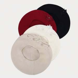 Béret français vintage, petit et frais, en tricot, orné de fleurs, artistique, pour femme, idéal pour les occasions décontractées, quotidiennes et les activités de plein air. - Product Image 2