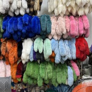 Queue de renard véritable en gros d'usine, 35-45 cm, queue de renard moelleuse, fourrure animale pour accessoires de décoration, queue de renard naturelle en fourrure pour porte-clés - Product Image 5