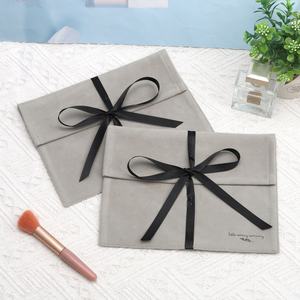 Sac enveloppe en faux daim imprimé logo personnalisé <span class=keywords><strong>pochette</strong></span> d'emballage de voyage pour <span class=keywords><strong>costume</strong></span> de vêtements enveloppe de luxe sac à poussière en velours - Product Image 2