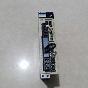 Servomoteur Servopack SGD7S-1R6A10A / SGD7S-1R6A10A002 - Product Image 1