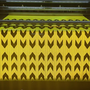 <span class=keywords><strong>Cinta</strong></span> <span class=keywords><strong>Reflectante</strong></span> Fluorescente <span class=keywords><strong>Amarillo</strong></span> Verde Negro, Lámina <span class=keywords><strong>Reflectante</strong></span> Autoadhesiva para Camiones en los Emiratos Árabes Unidos, Pegatinas Reflectantes para Vehículos - Product Image 3