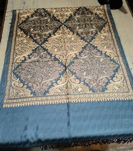 Écharpe d'hiver élégante et durable, brodée, à imprimé numérique, à longues franges, style européen et américain, douce, chaude, respirante et confortable, bleu marine - Product Image 1
