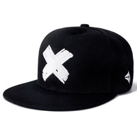 Gorra Snapback Negra con Bordado de X Rojo, Gorra de Béisbol de Ala Plana Estilo Hip Hop para Hombre, Ropa Urbana