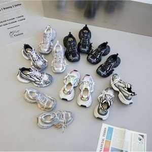 Vente en gros d'usine de baskets 3XL pour femmes chaussures de marche de sport à fond épais augmenté - Product Image 5