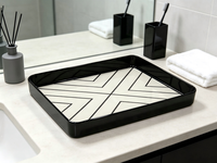 Plateau décoratif carré en fer thermolaqué, plateau de service en métal noir avec base à motif géométrique pour présentation sur table