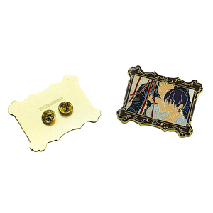 Pin de Solapa Plegable de Esmalte Duro Personalizado de Alta Gama con Personaje de Anime Brillante y Cierre de Mariposa - Product Image 6