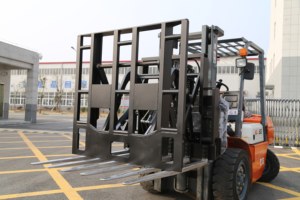 Accessoire hydraulique de déplacement rapide pour chariot élévateur, pousseur rapide pour le stockage des produits ensachés dans les industries chimique et alimentaire - Product Image 3