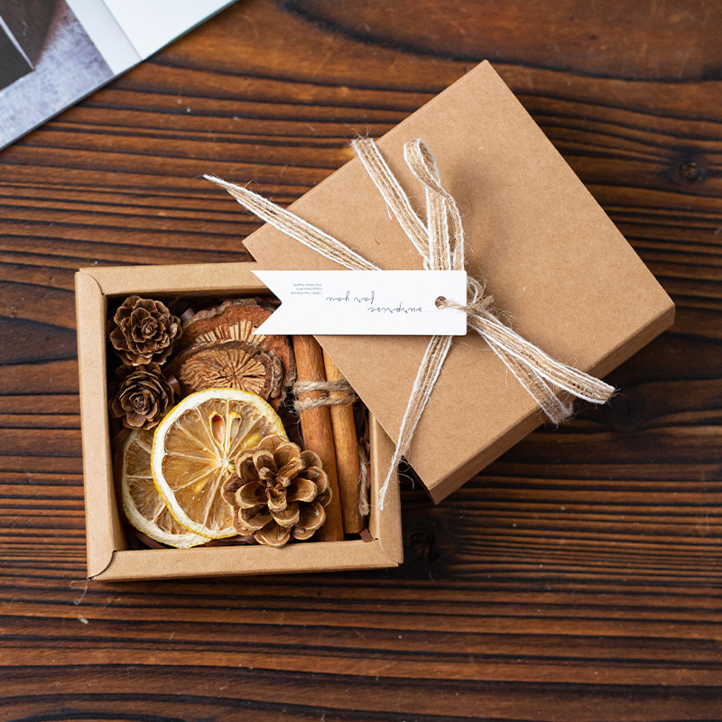 Confezione regalo (dimensioni 8*8*3,5 cm)