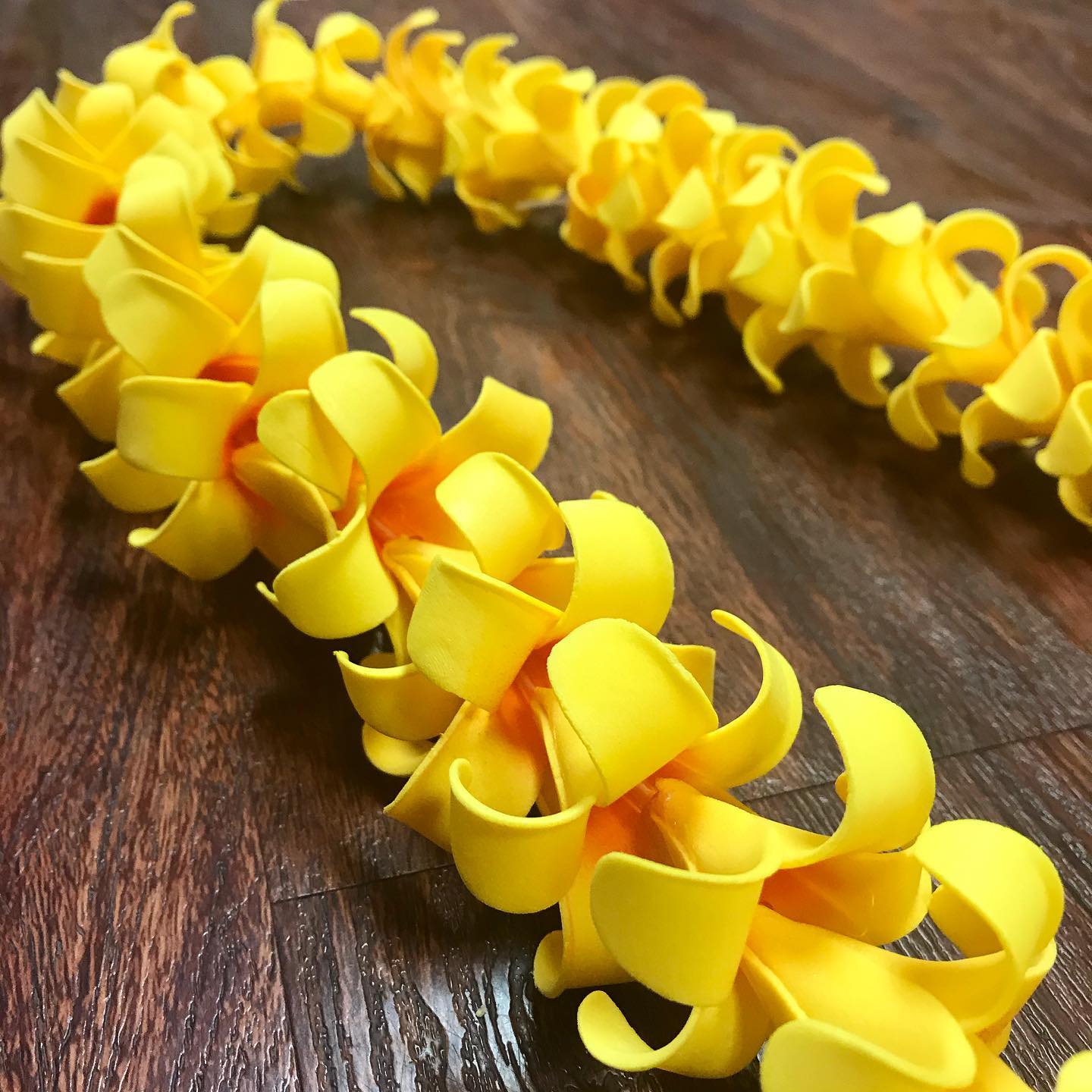 Hochwertiger knstlicher Schaum Puakenikeni hawaiianische Leis Massenware  fr Hula-Tanz Feierlichkeiten und Dekorationen| Alibaba.com