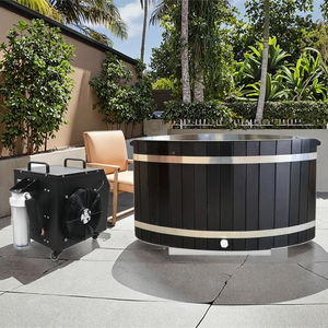 Banho de gelo oval ao ar livre com tampa isolada, feito de madeira de cedro vermelho natural para recuperação e terapia - Product Image 5