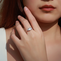 Bague en argent sterling S925 avec moissanite taille émeraude 1,6 CTW, bague solitaire à trois pierres, bague de promesse pour femme