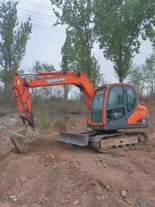 รถขุดขนาดเล็ก Doosan DX80 สีเดิม ใช้งานแล้ว ราคาถูกที่สุด รถขุดตีนตะขาบ Doosan DX80 มือสอง พร้อมใบมีด - Product Image 4