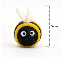 Jouet pour chat en feutre de laine en forme d'abeille mignonne, fait main, dessin animé, balle de jeu pour animaux de compagnie, doux, non toxique, jouet interactif pour chaton d'intérieur