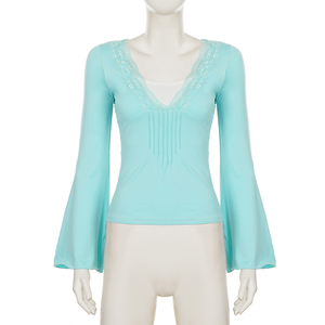 Top Casual Retro Y2K con Manga Acampanada, Cuello en V, Detalle de Encaje y Abertura, Estilo Hot Girl - Product Image 6